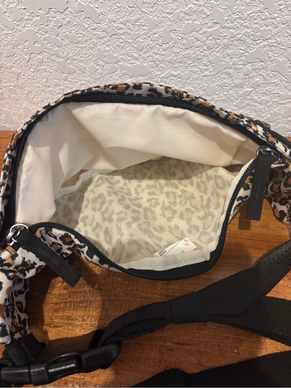 Nike Leopard Print Fanny Pack - Black & Brown with Pockets Pre-owned Unisex - Picture 3 of 4